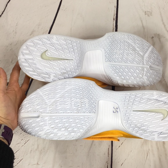 Nike hyperrev sneaker basketball shoe - Picture 4 of 8